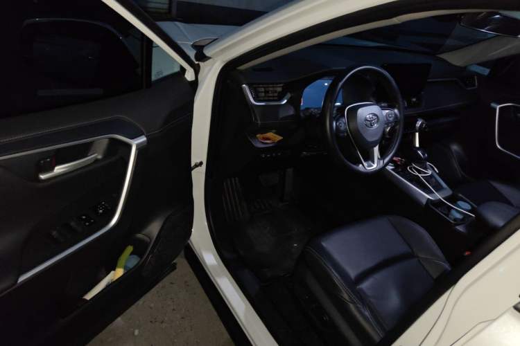 Used Toyota Wildlander 2023 2.0L CVT Two-Wheel Drive Luxury PLUS Edition Driver Seat