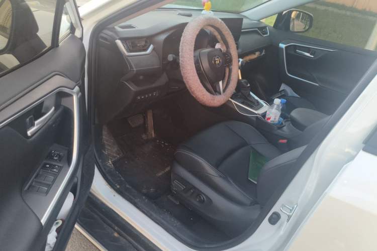 Used Toyota Wildlander 2023 2.0L CVT Two-Wheel Drive Luxury PLUS Edition Driver Seat