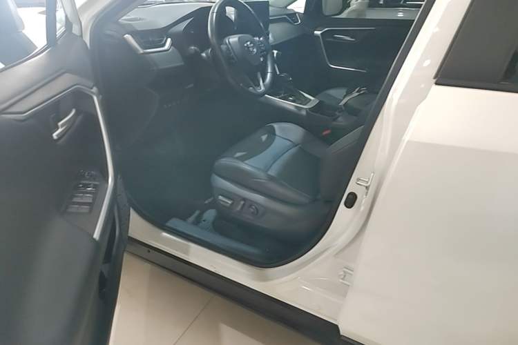 Used Toyota Wildlander 2023 Dual-Motor 2.5L E-CVT Four-Wheel Drive Prestige Edition Driver Seat
