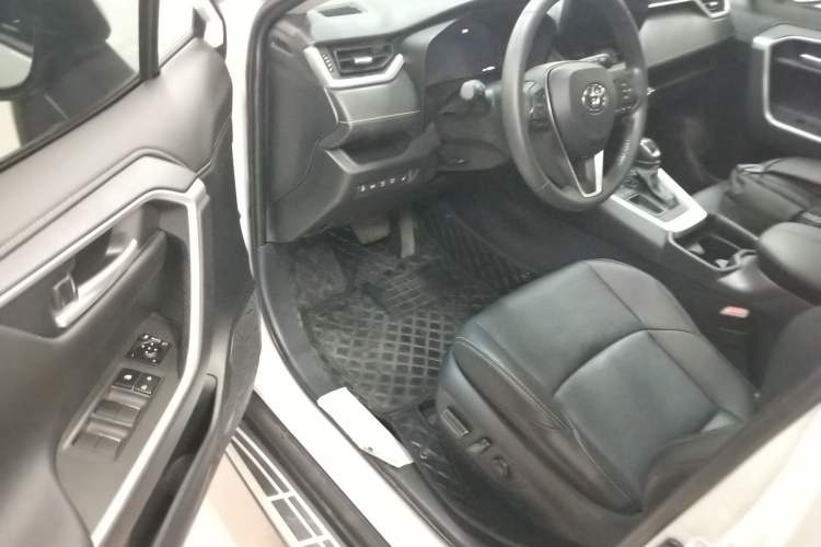 Used Toyota Wildlander 2023 2.0L CVT Two-Wheel Drive Luxury PLUS Edition Driver Seat