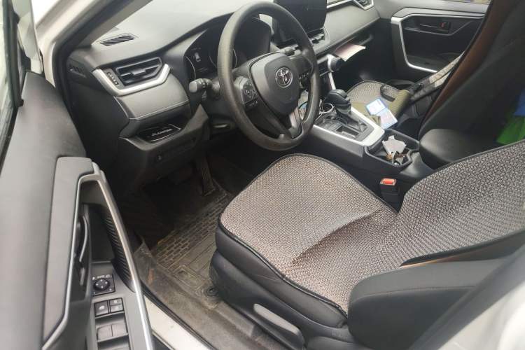 Used Toyota Wildlander 2023 2.0L CVT Two-Wheel Drive Leading Edition Driver Seat