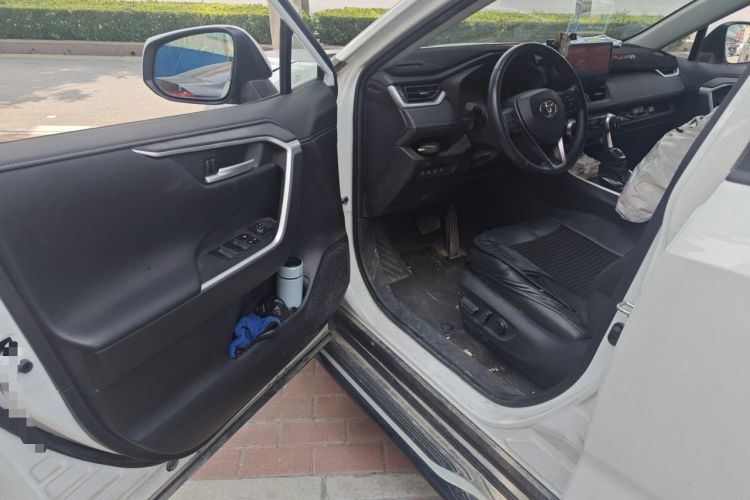 Used Toyota Wildlander 2023 2.0L CVT Two-Wheel Drive Luxury PLUS Edition Driver Seat