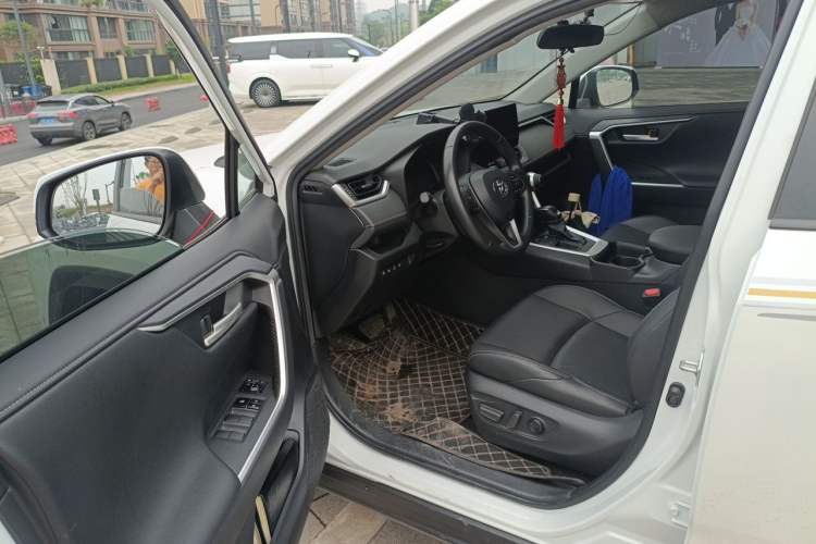 Used Toyota Wildlander 2023 2.0L CVT Two-Wheel Drive Luxury PLUS Edition Driver Seat