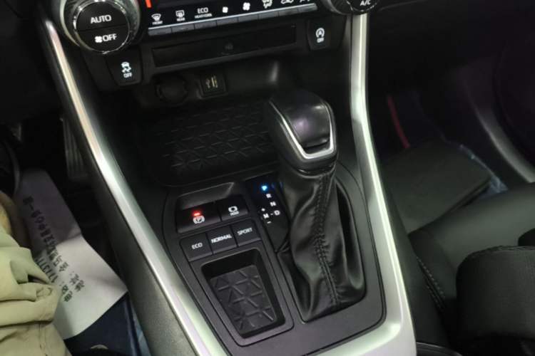 Used Toyota Wildlander 2023 2.0L CVT Two-Wheel Drive Luxury PLUS Edition Gear Lever