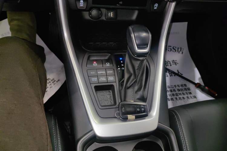 Used Toyota Wildlander 2023 2.0L CVT Four-Wheel Drive Luxury PLUS Edition Gear Lever