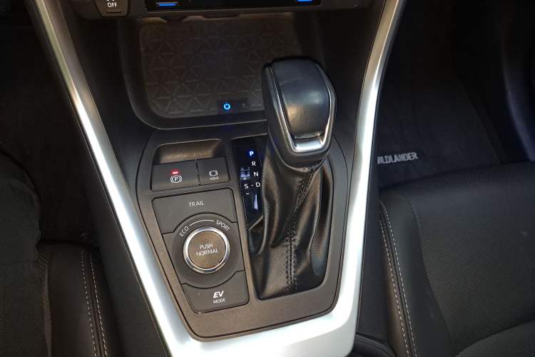 Used Toyota Wildlander 2023 Dual-Motor 2.5L E-CVT Four-Wheel Drive Prestige Edition Gear Lever