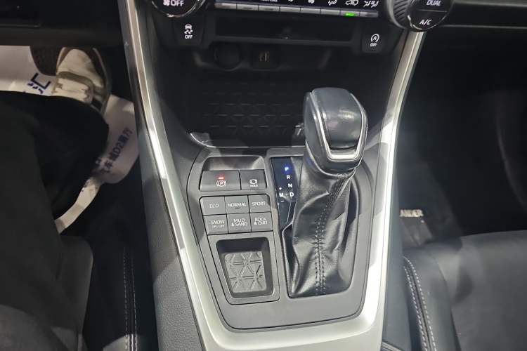 Used Toyota Wildlander 2023 2.0L CVT Four-Wheel Drive Luxury PLUS Edition Gear Lever