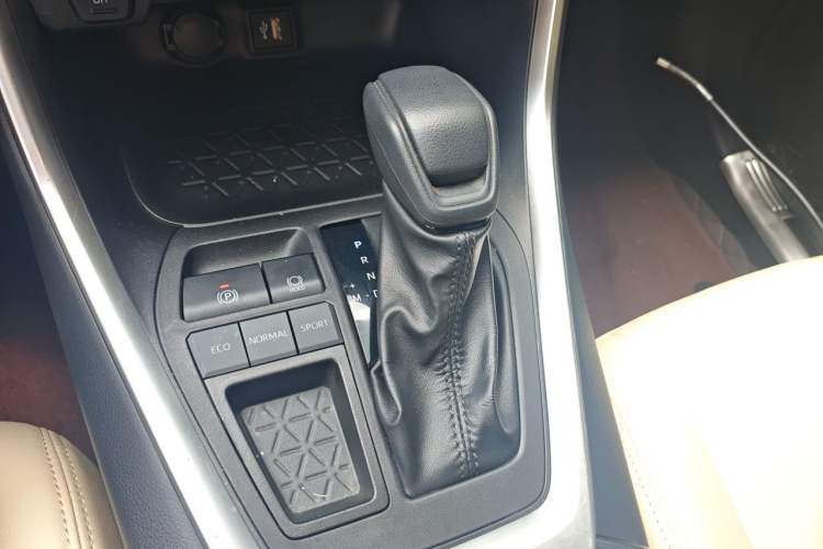 Used Toyota Wildlander 2023 2.0L CVT Two-Wheel Drive Leading Edition Gear Lever