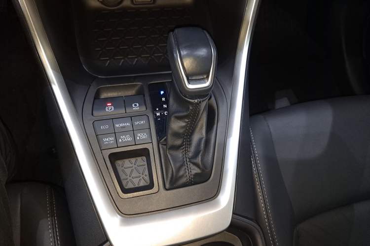 Used Toyota Wildlander 2023 2.0L CVT Four-Wheel Drive Luxury PLUS Edition Gear Lever