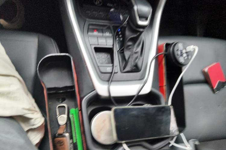 Used Toyota Wildlander 2023 Dual-Motor 2.5L E-CVT Two-Wheel Drive Luxury PLUS Edition Gear Lever
