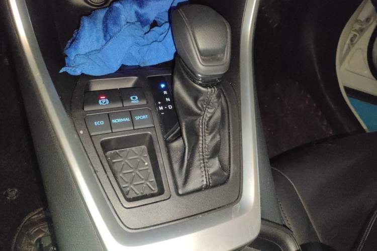 Used Toyota Wildlander 2023 2.0L CVT Two-Wheel Drive Leading Edition Gear Lever