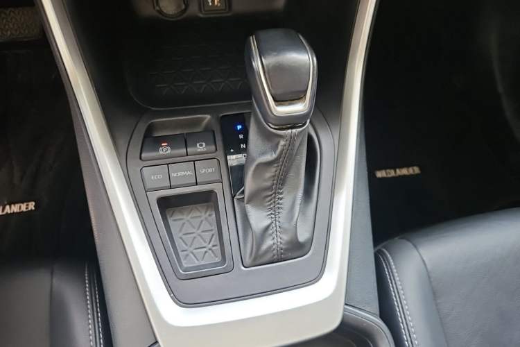 Used Toyota Wildlander 2023 2.0L CVT Two-Wheel Drive Luxury PLUS Edition Gear Lever