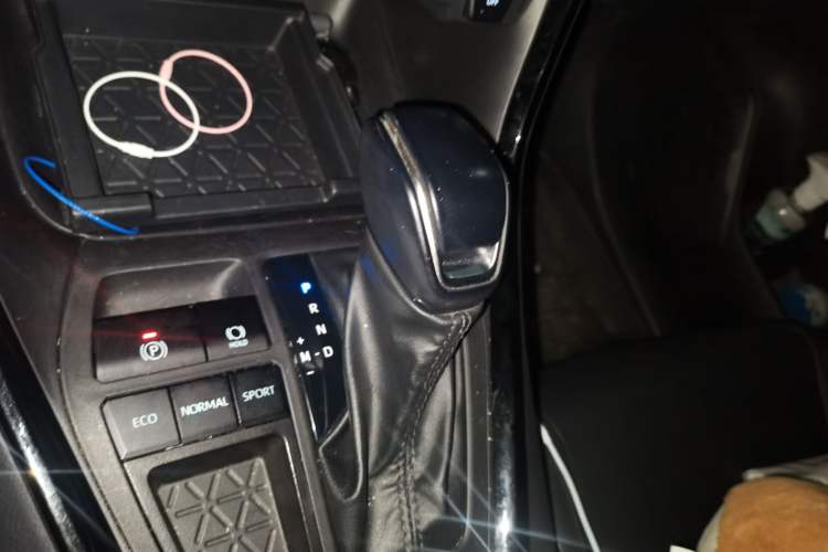 Used Toyota Wildlander 2023 2.0L CVT Two-Wheel Drive Luxury PLUS Edition Gear Lever