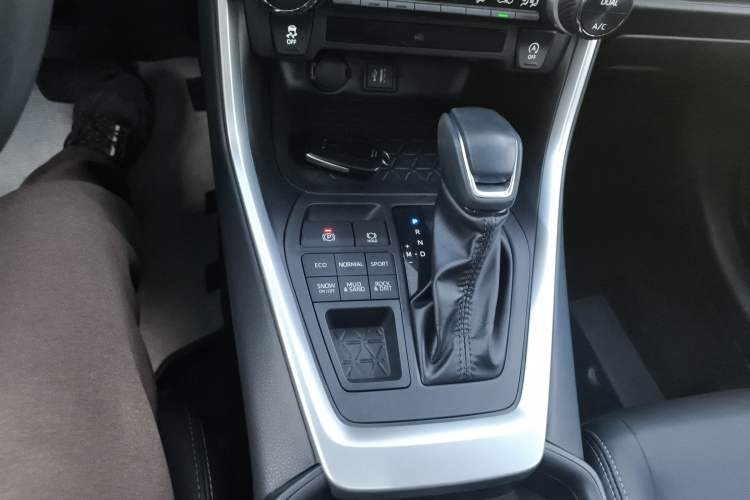 Used Toyota Wildlander 2023 2.0L CVT Four-Wheel Drive Luxury PLUS Edition Gear Lever