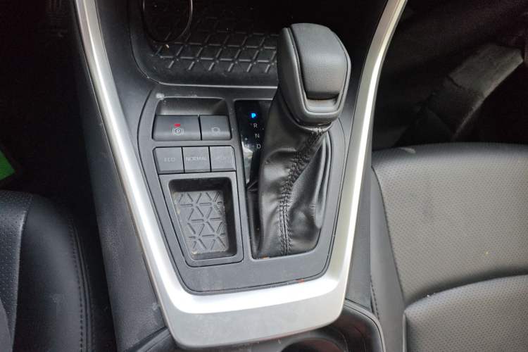 Used Toyota Wildlander 2023 2.0L CVT Two-Wheel Drive Leading Edition Gear Lever