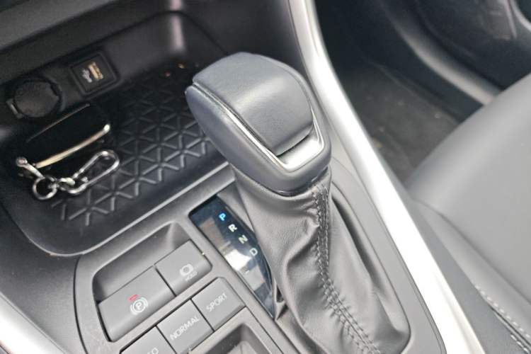 Used Toyota Wildlander 2023 2.0L CVT Two-Wheel Drive Leading Edition Gear Lever