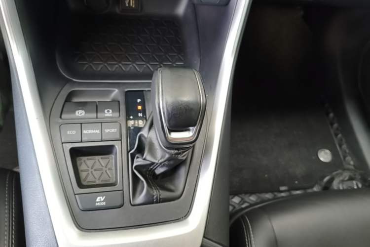 Used Toyota Wildlander 2023 Dual-Motor 2.5L E-CVT Two-Wheel Drive Luxury PLUS Edition Gear Lever