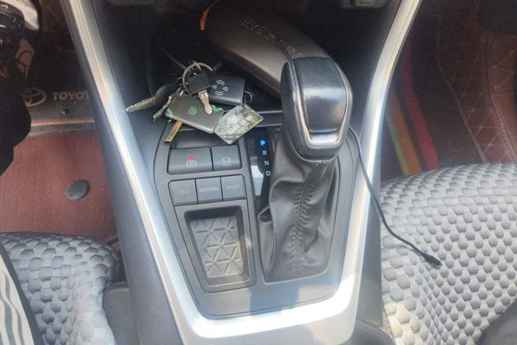 Used Toyota Wildlander 2023 2.0L CVT Two-Wheel Drive Luxury PLUS Edition Gear Lever