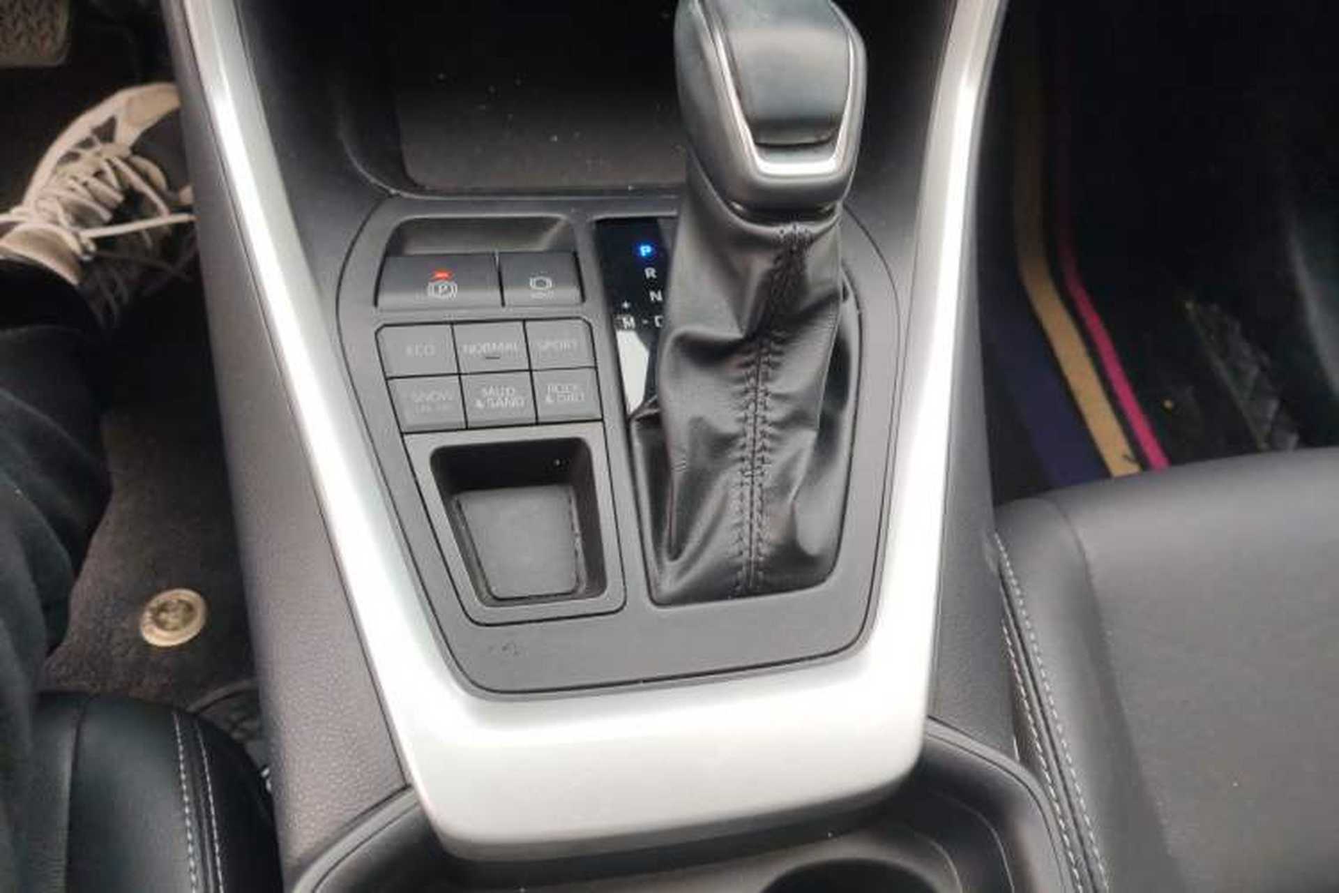 Used Toyota Wildlander 2023 2.0L CVT Four-Wheel Drive Luxury PLUS Edition Gear Lever