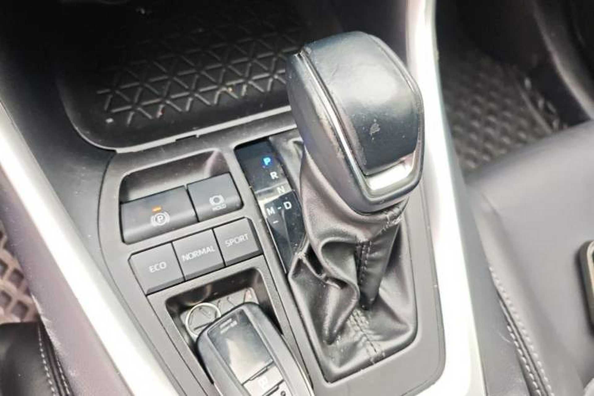 Used Toyota Wildlander 2023 2.0L CVT Two-Wheel Drive Luxury PLUS Edition Gear Lever