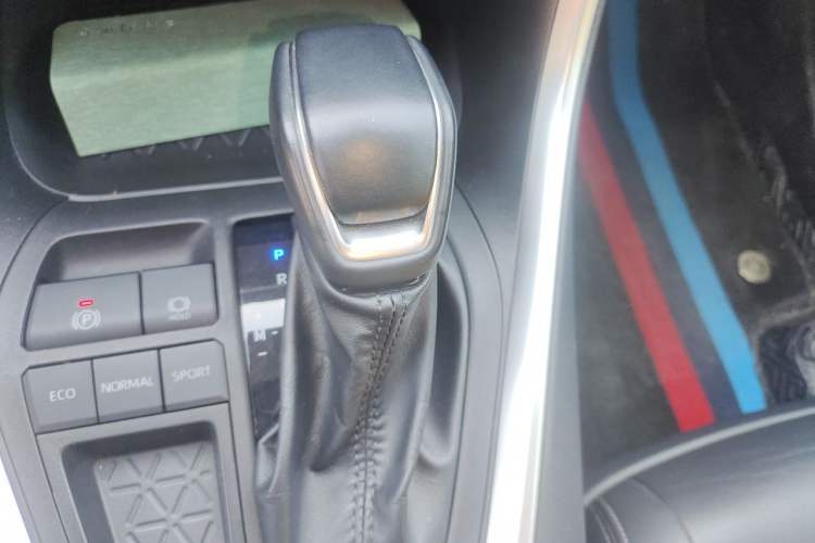 Used Toyota Wildlander 2023 2.0L CVT Two-Wheel Drive Luxury PLUS Edition Gear Lever