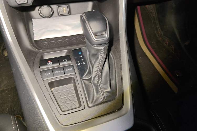 Used Toyota Wildlander 2023 2.0L CVT Two-Wheel Drive Luxury PLUS Edition Gear Lever
