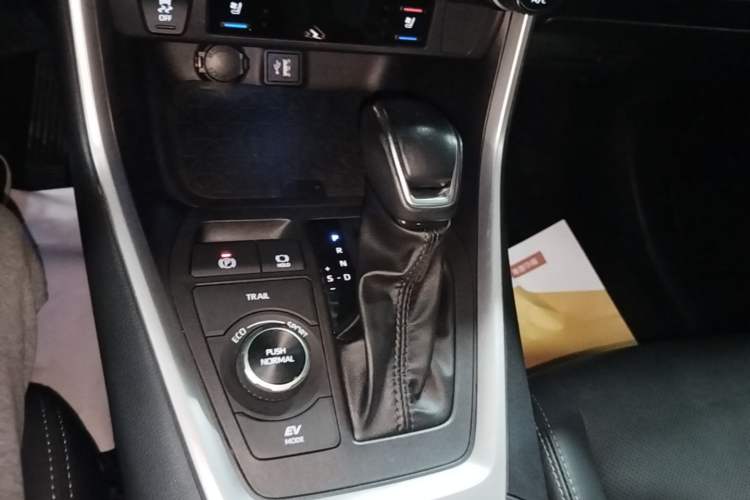 Used Toyota Wildlander 2023 Dual-Motor 2.5L E-CVT Four-Wheel Drive Prestige Edition Gear Lever