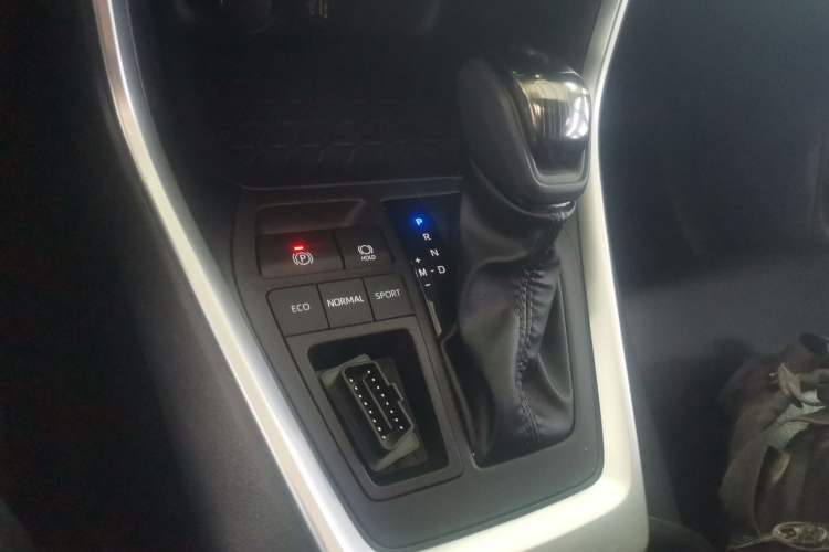 Used Toyota Wildlander 2023 2.0L CVT Two-Wheel Drive Leading Edition Gear Lever