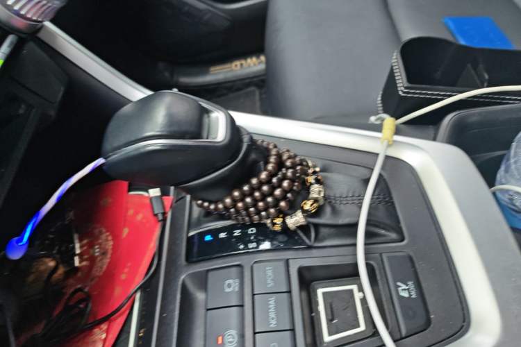 Used Toyota Wildlander 2023 Dual-Motor 2.5L E-CVT Two-Wheel Drive Luxury PLUS Edition Gear Lever