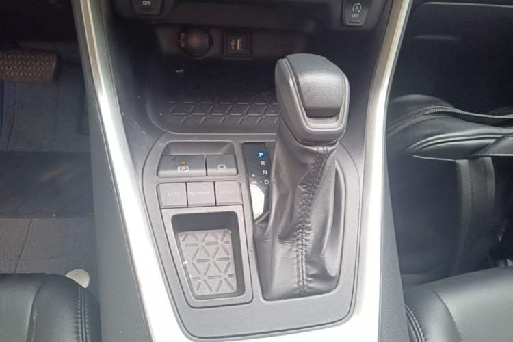 Used Toyota Wildlander 2023 2.0L CVT Two-Wheel Drive Leading Edition Gear Lever