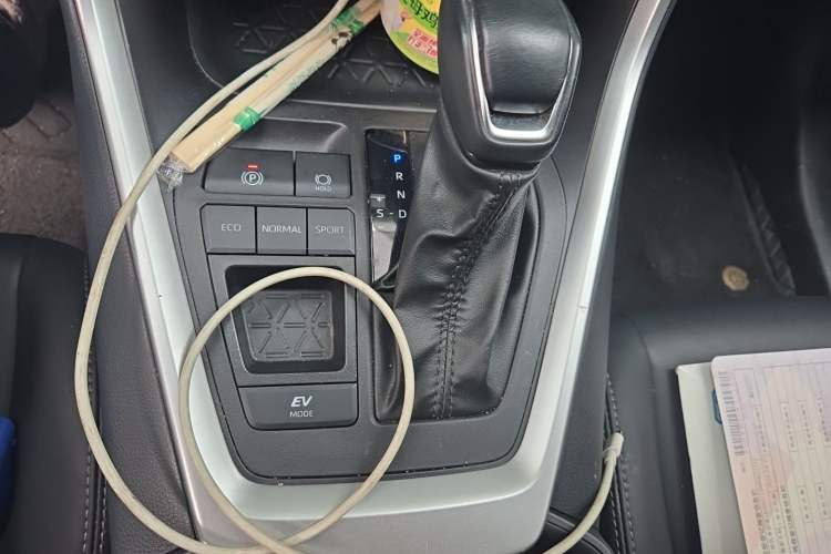 Used Toyota Wildlander 2023 Dual-Engine 2.5L E-CVT Two-Wheel Drive Urban Edition Gear Lever