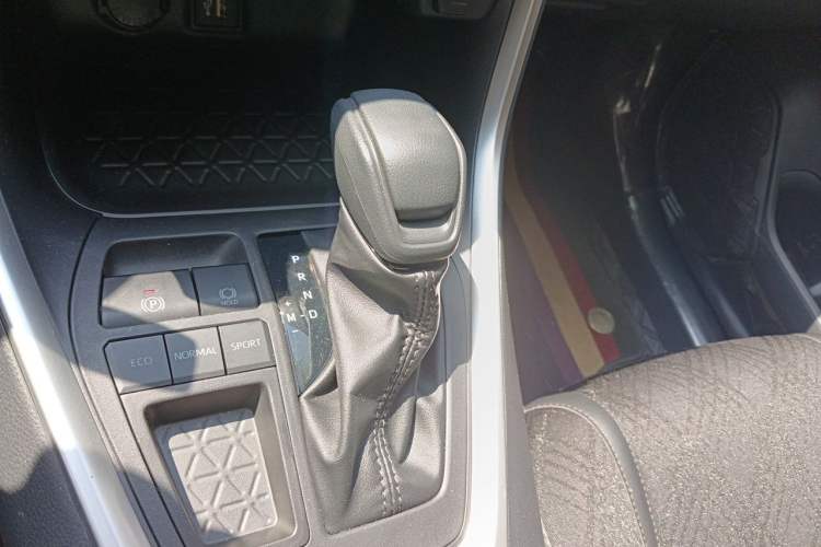 Used Toyota Wildlander 2023 2.0L CVT Two-Wheel Drive Leading Edition Gear Lever