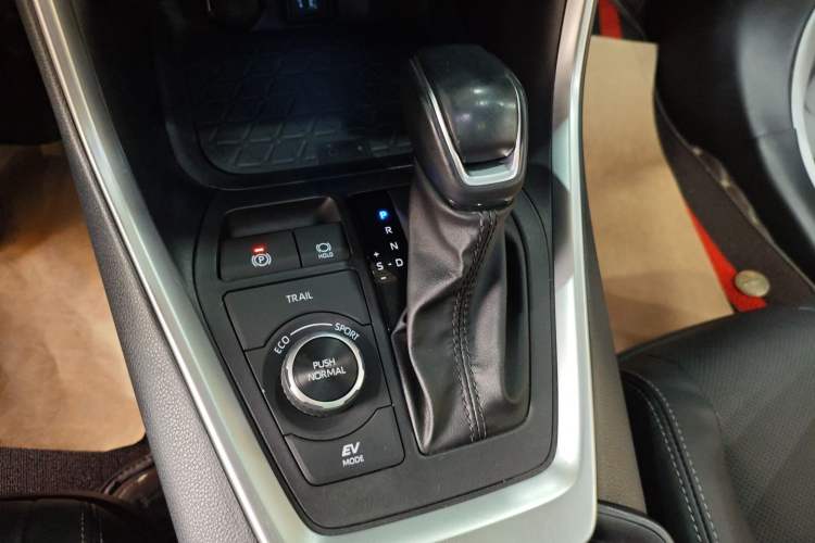 Used Toyota Wildlander 2023 Dual-Motor 2.5L E-CVT Four-Wheel Drive Prestige Edition Gear Lever