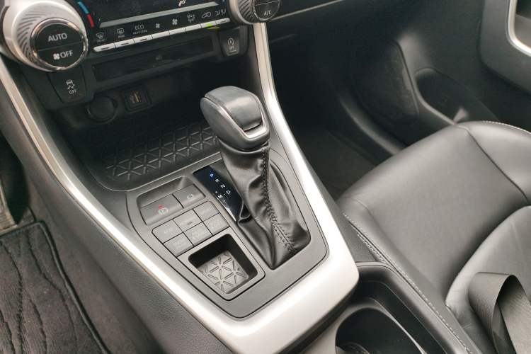 Used Toyota Wildlander 2023 2.0L CVT Four-Wheel Drive Luxury PLUS Edition Gear Lever