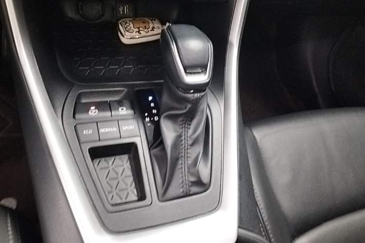 Used Toyota Wildlander 2023 2.0L CVT Two-Wheel Drive Luxury PLUS Edition Gear Lever