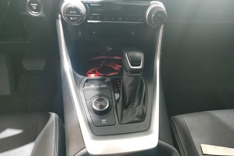 Used Toyota Wildlander 2023 Dual-Motor 2.5L E-CVT Four-Wheel Drive Prestige Edition Gear Lever