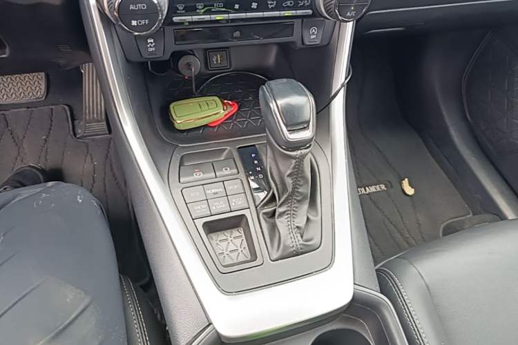 Used Toyota Wildlander 2023 2.0L CVT Four-Wheel Drive Luxury PLUS Edition Gear Lever