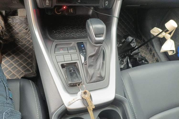 Used Toyota Wildlander 2023 2.0L CVT Two-Wheel Drive Luxury PLUS Edition Gear Lever