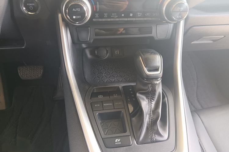 Used Toyota Wildlander 2023 Dual-Motor 2.5L E-CVT Two-Wheel Drive Luxury PLUS Edition Gear Lever