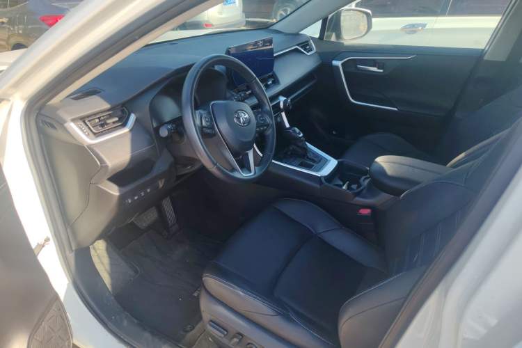 Used Toyota Wildlander 2023 2.0L CVT Four-Wheel Drive Luxury PLUS Edition Interior 1
