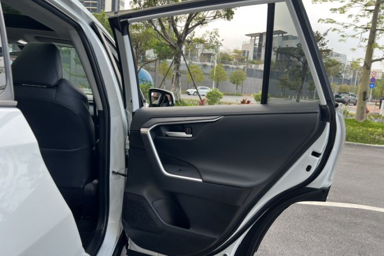 Used Toyota Wildlander 2023 2.0L CVT Four-Wheel Drive Luxury PLUS Edition Interior 2