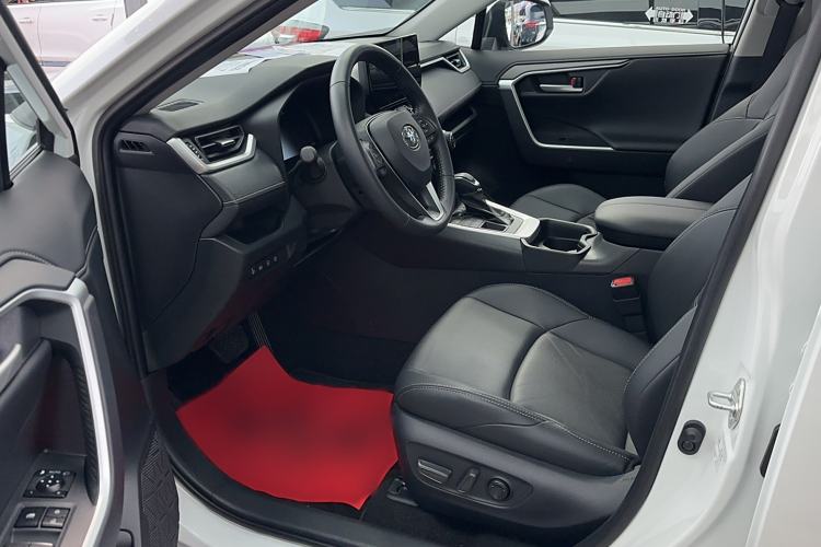 Used Toyota Wildlander 2023 2.0L CVT Four-Wheel Drive Luxury PLUS Edition Interior 2
