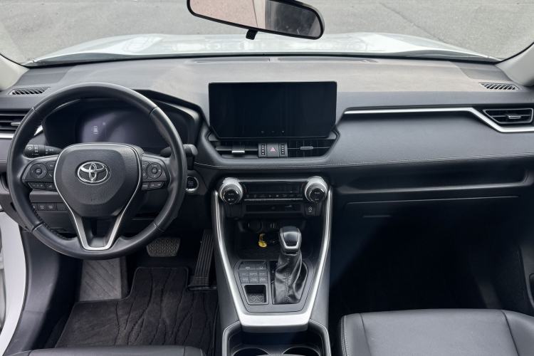 Used Toyota Wildlander 2023 2.0L CVT Four-Wheel Drive Luxury PLUS Edition Interior 2