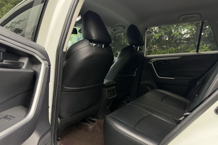 Used Toyota Wildlander 2023 2.0L CVT Two-Wheel Drive Leading Edition Interior 2