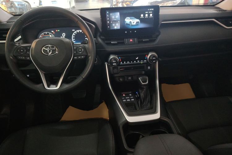 Used Toyota Wildlander 2023 2.0L CVT Four-Wheel Drive Luxury PLUS Edition Interior 2