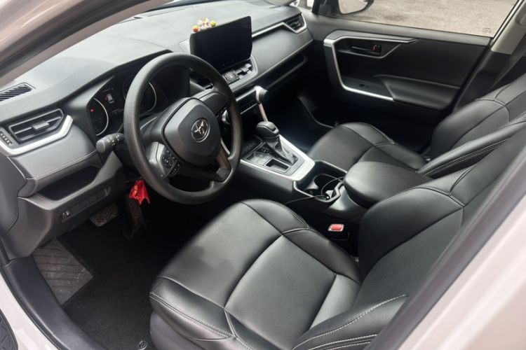Used Toyota Wildlander 2023 2.0L CVT Two-Wheel Drive Leading Edition Interior 2