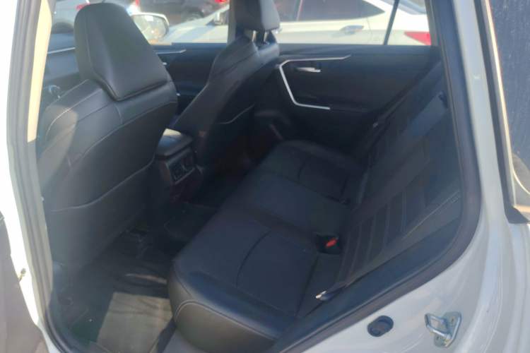 Used Toyota Wildlander 2023 2.0L CVT Four-Wheel Drive Luxury PLUS Edition Interior 2