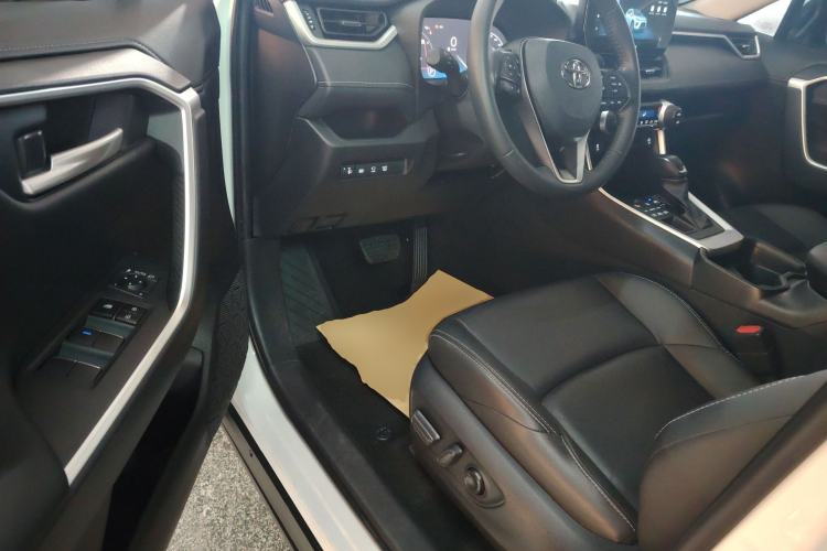 Used Toyota Wildlander 2023 2.0L CVT Four-Wheel Drive Luxury PLUS Edition Interior 3