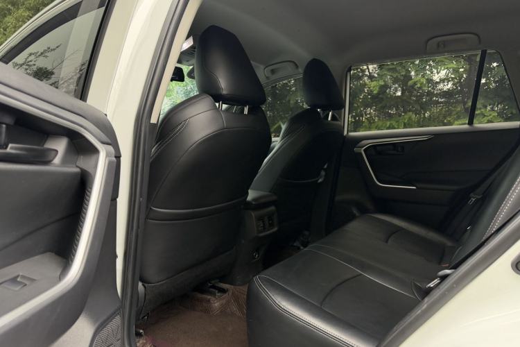 Used Toyota Wildlander 2023 2.0L CVT Two-Wheel Drive Leading Edition Interior 3