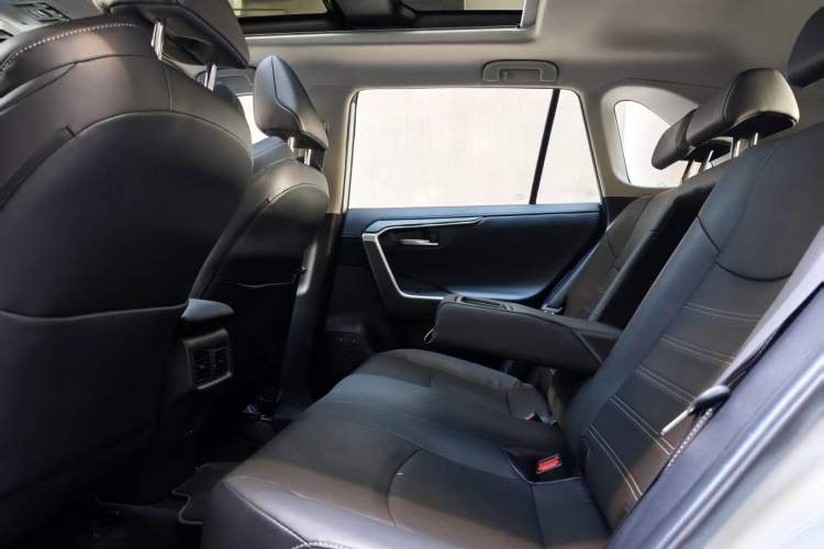 Used Toyota Wildlander 2023 2.0L CVT Four-Wheel Drive Luxury PLUS Edition Interior 3